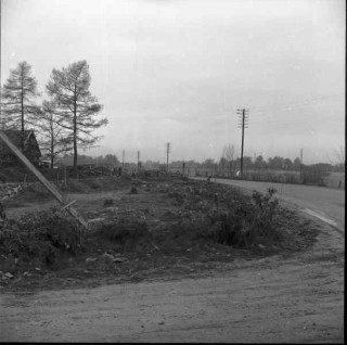 32, foto K.G Petersson-1953, vägarbetea från syd-syd-öst. I bakgrundens mitt den stenmur som ska flyttas