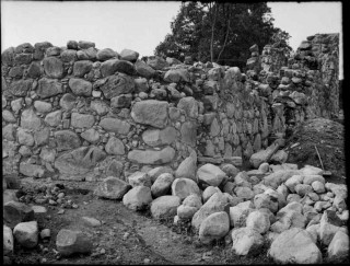 101, långhusets nordöstra hörn